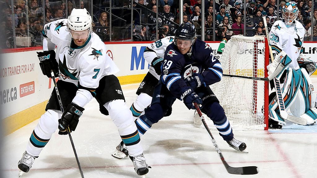 Patrik Laine pääsi pisteille paluuottelussaan.