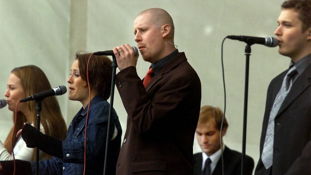 Ultra Bra RadioMafian konsertissa Kaisaniemessä 9.6.2001