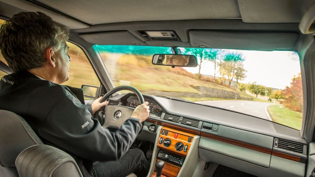 michael-nickl-und-seine-million-kilometer-im-mercedes-200-diesel-w-124-03_v2-739x412