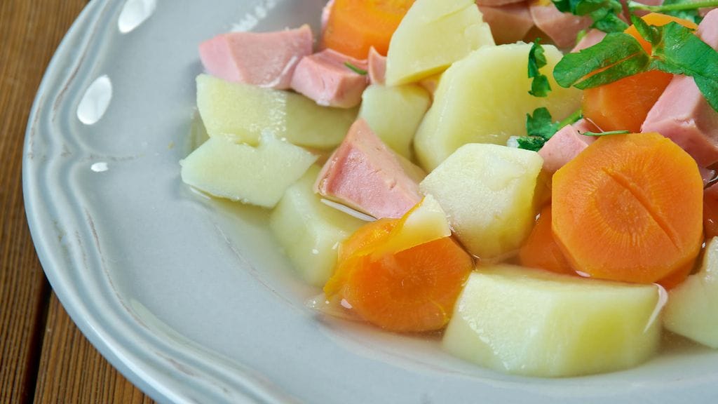 Suomalainen makkarakeitto teki vaikutuksen maailmankuuluun ruokatoimittajaan.