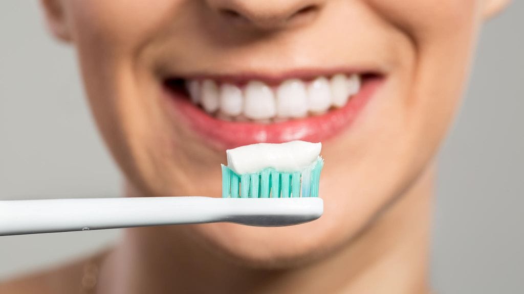 Hammastahnan sisältämät ainesosat voivat aiheuttaa huulien kuivumista.