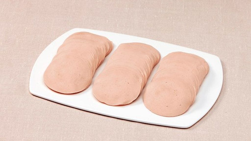 Lauantaimakkara on yksi suomalaisten suosikkileikkeleistä.