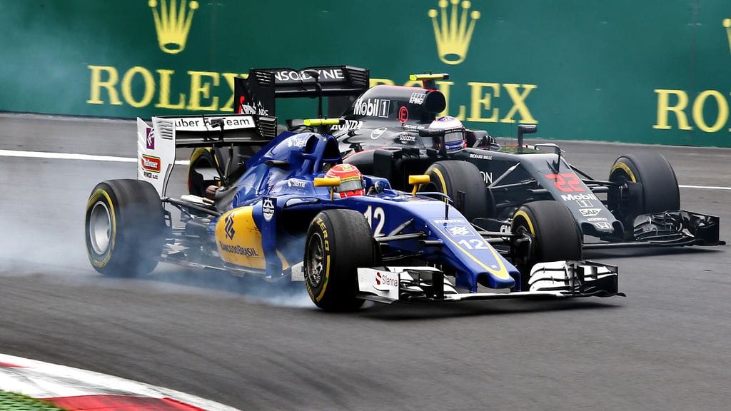 Sauber kiilasi McLarenin edelle F1-autojen julkistuspäivissä.
