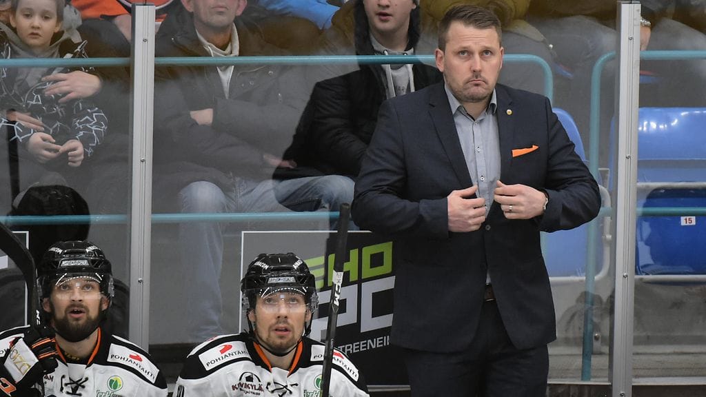 HPK:n päävalmentaja Antti Pennanen oli pettynyt. Arkistokuva.
