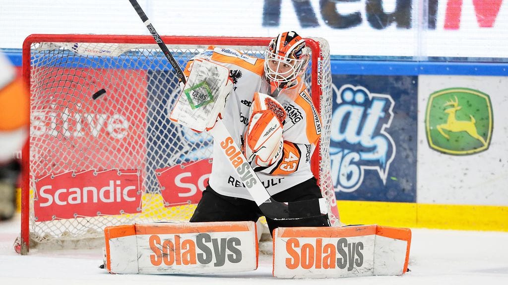 KooKoo-maalivahti Samu Perhonen loukkaantui KalPaa vastaan. Arkistokuva.