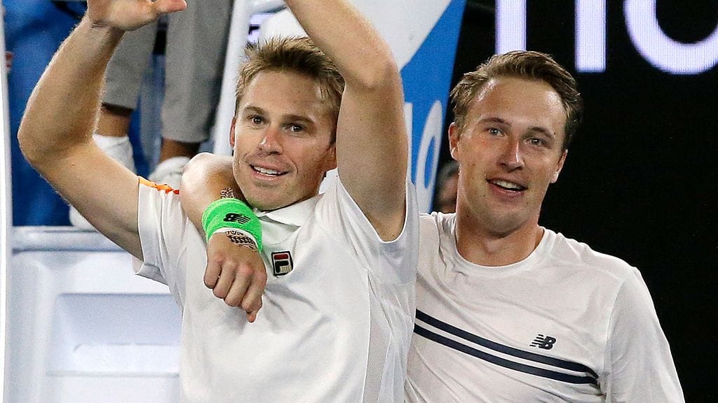 John Peers (vas.) ja Henri Kontinen juhlivat Australian avointen voittoa tammikuussa.