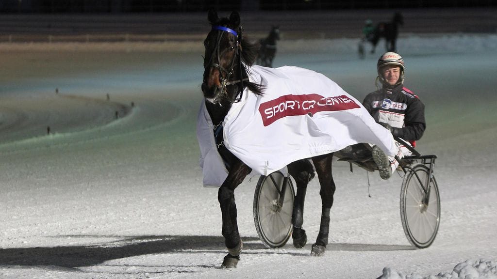 Nurmosten suojatti Midnight Hour jatkoi Oulussa menestysputkeaan, mutta tallikaveri Super Mango kohtasi epäonnea.