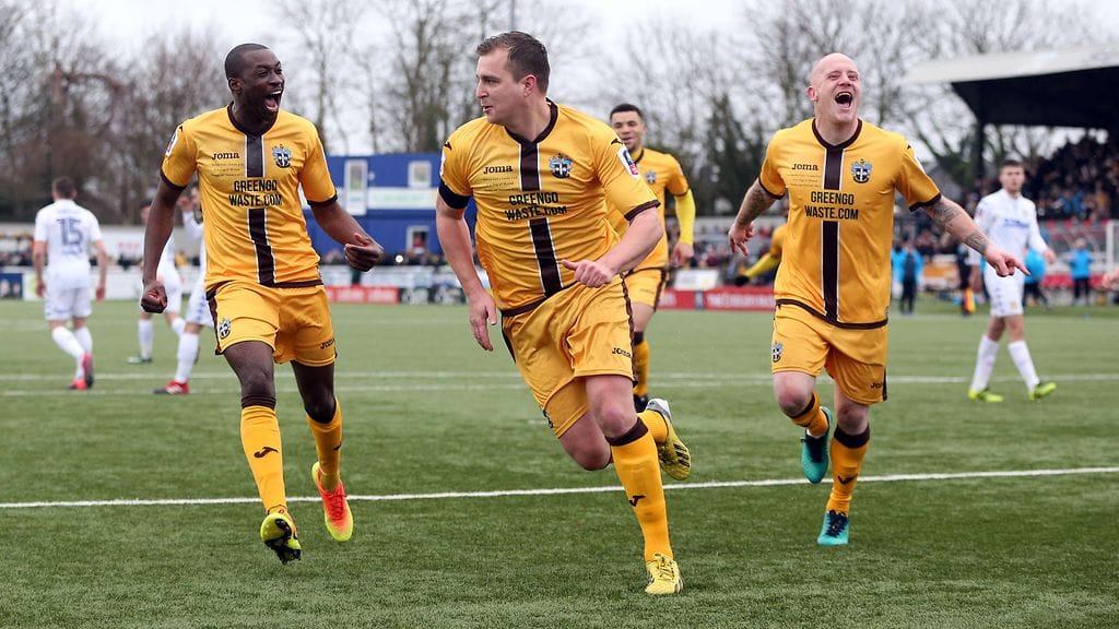 Jamie Collinsin osuma riehaannutti Suttonin pelaajat.