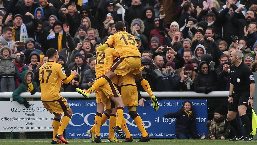 Sutton United juhli faniensa edessä sunnuntaina.