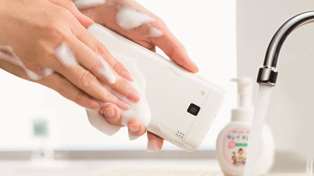 Kyoceran uusi puhelin kestää huolelliset puhdistustoimet.