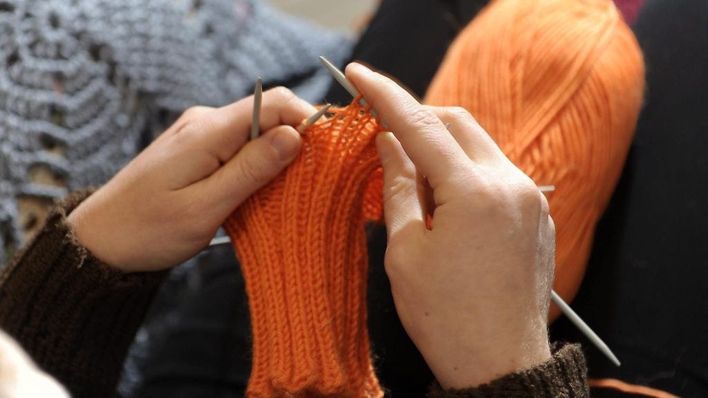 Aktiivisuus harrastuksissa ja sosiaalisessa elämässä edesauttaa muistin säilymistä.