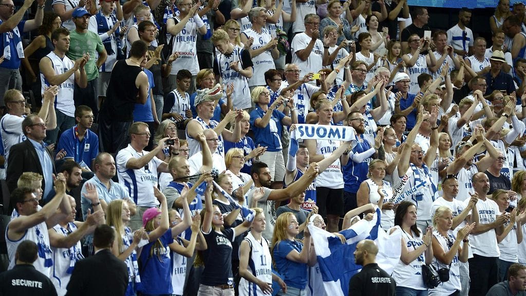 Susijengillä on paljon kannattajia. Kuvassa suomalaisia korisfaneja EM-kisoissa Ranskassa syyskuussa 2015.