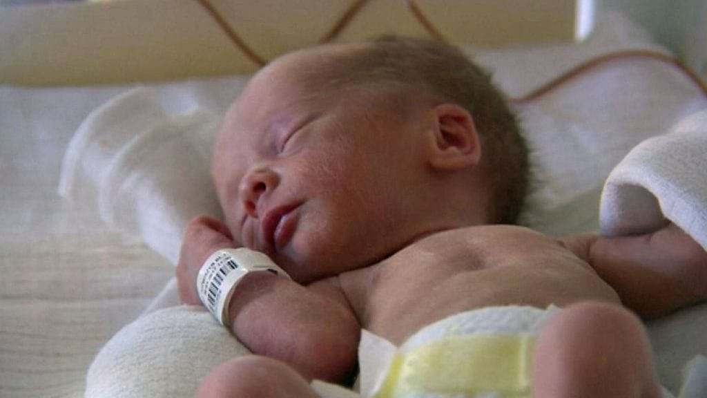 Puolalaisperhe sai kolmannet kaksoset, APTN