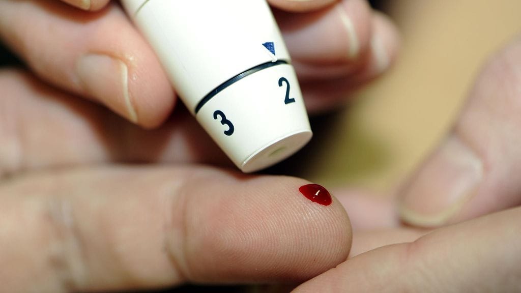 Verensokerin mittausta.