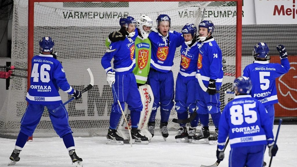 Suomalaiset pääsivät juhlimaan MM-pronssia sunnuntaina.