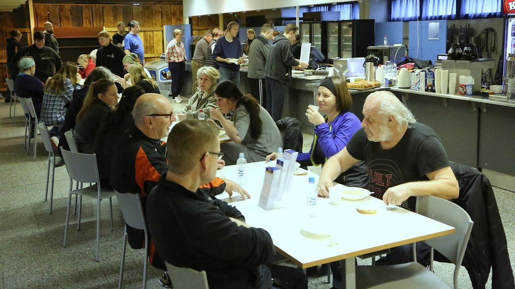 Vaikka talkootoiminnasta ei saa palkkaa, kaikille osallistujille järjestetään ruokailu urakoinnin lomassa.