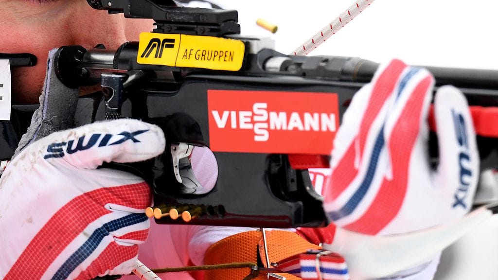 Norjan ampumahiihtovalmentajien puuttuminen kansainvälisten liittojen vetoomuslistalta ihmetyttää NRK:n asiantuntijaa.