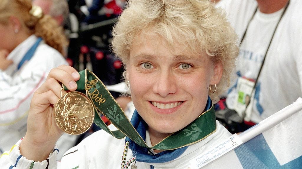 Heli Rantanen juhli olympiakultaa Atlantassa 1996.
