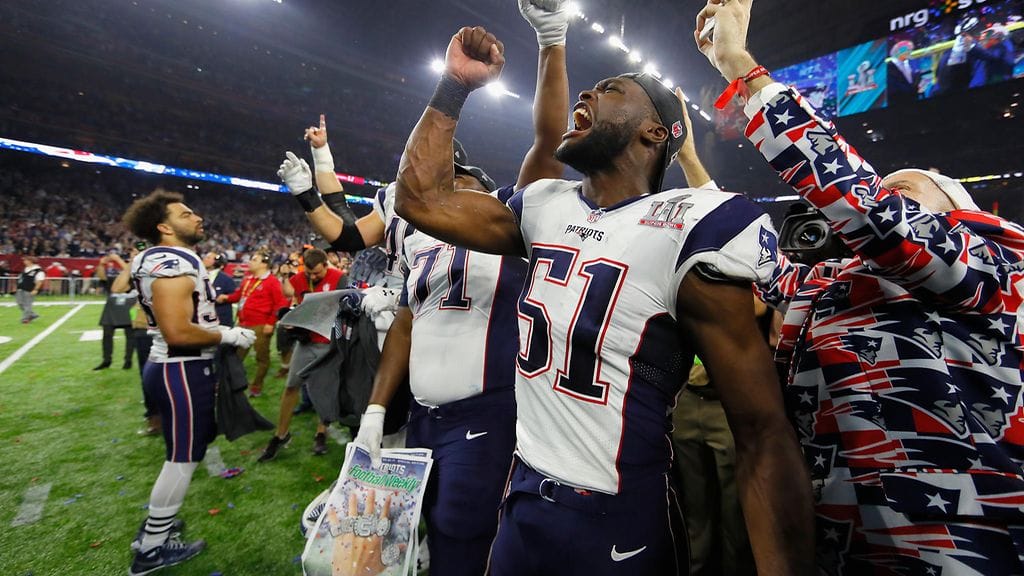 Barkevious Mingo (numero 51) tuulettaa Super Bowlin voittoa.