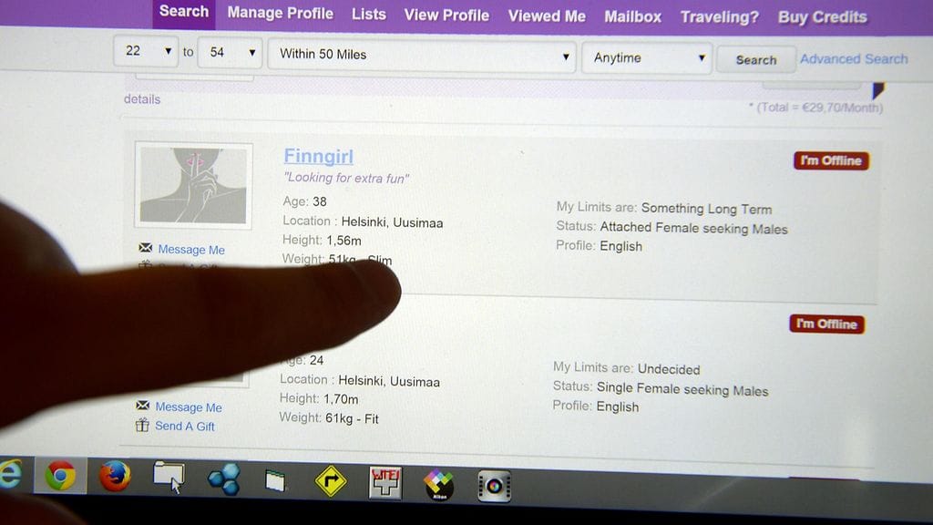 Poliisi varoittaa netissä ihmisiä huijaavista auervaaroista.