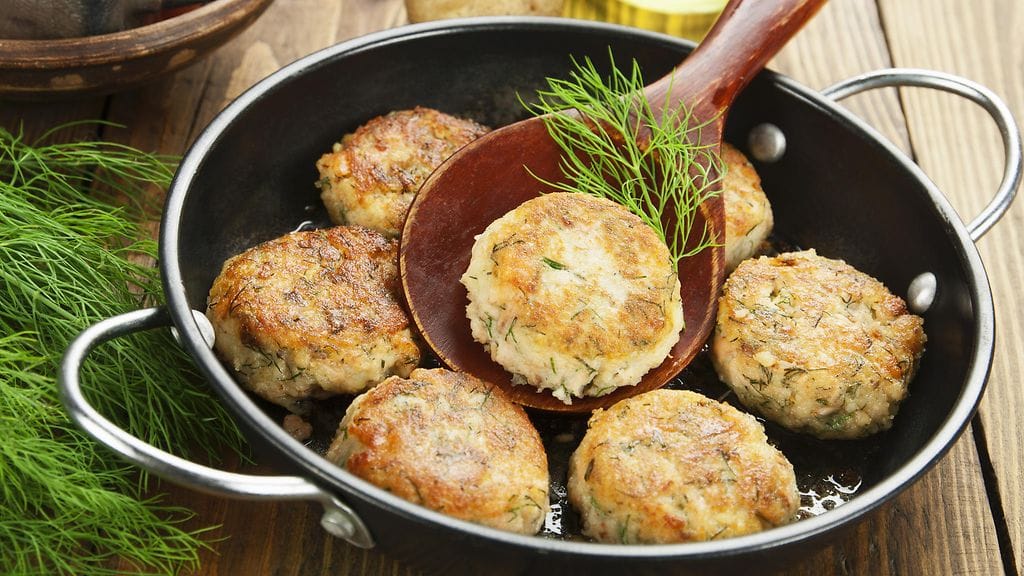 Kuvituskuva: Kalamurekepihvejä pannulla.