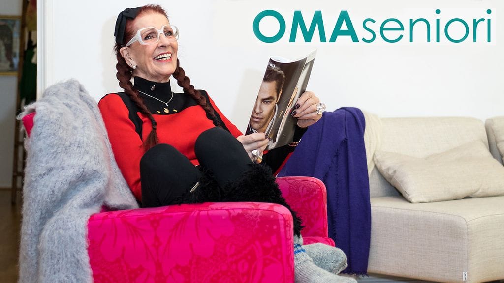 Aira Samulinilla, 90, on kotonaan käytössä OMAseniori-turvapalvelujärjestelmä.