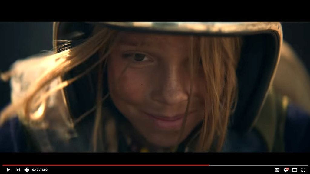 Kuvankaappaus Audin Super Bowl -mainosvideosta.