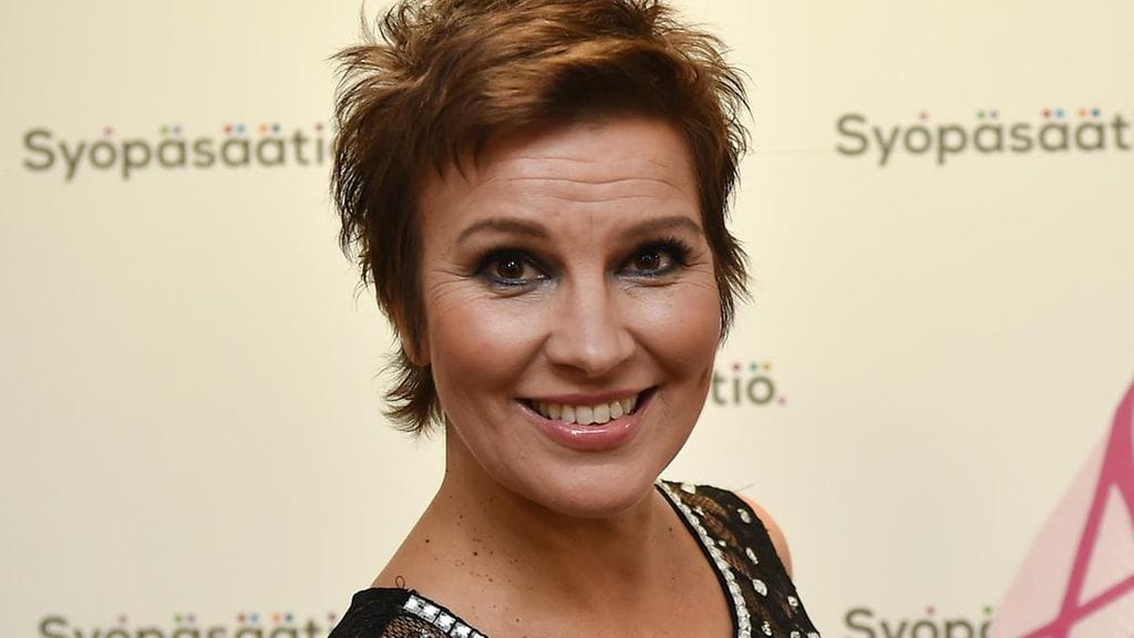 Arja Koriseva kuvattuna Roosa nauha -illassa 4. lokakuuta 2016.