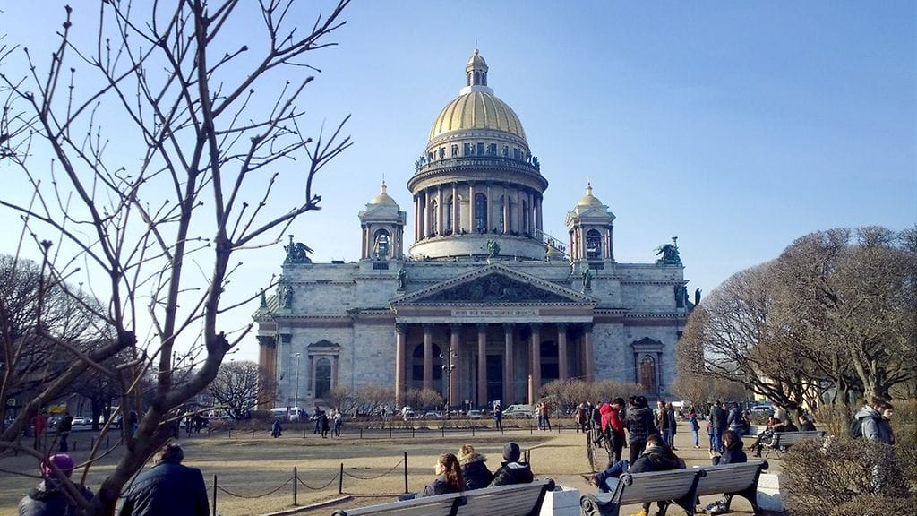 Pietarin yksi kuuluisimmasta nähtävyyksista, Iisakinkirkko, on päätetty luovuttaa valtionmuseolta ortodoksikirkon käyttöön.
