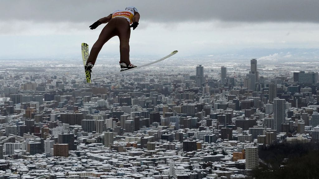 Kamil Stoch oli sunnuntaina valtias Sapporon maisemissa.