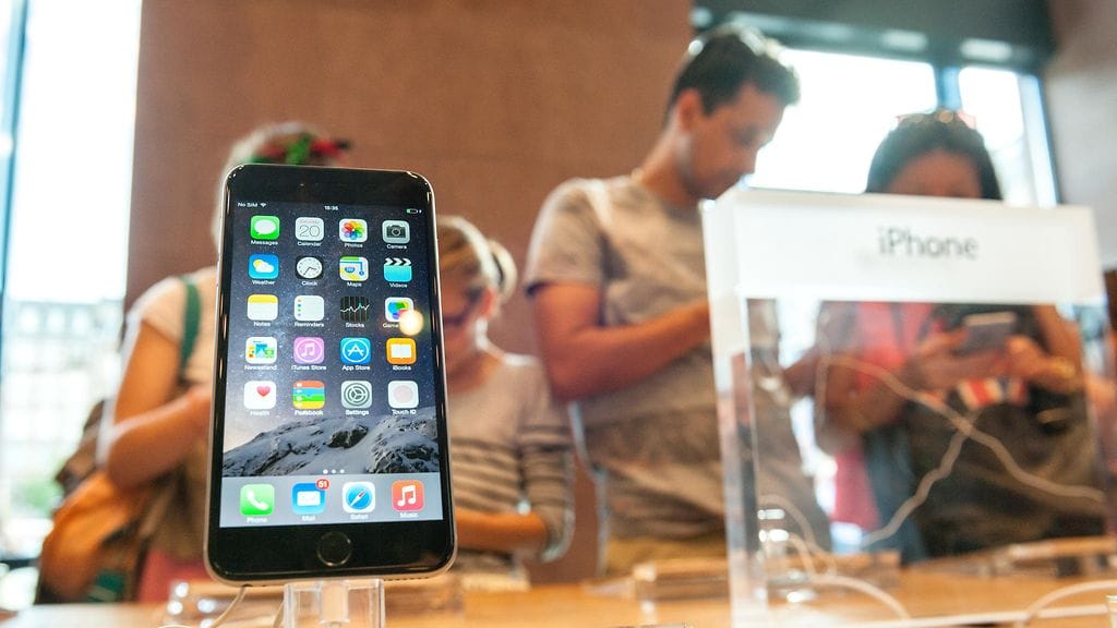 Kuvituskuvaa Applen myymälästä.