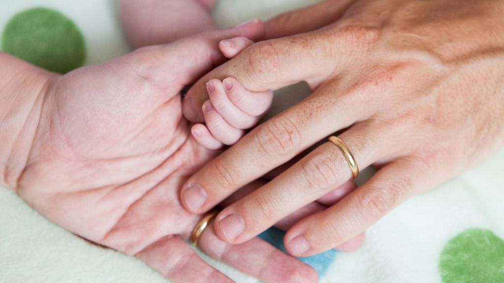 Perheen viides lapsi sai viettää isänsä rinnalla vain pienen hetken.