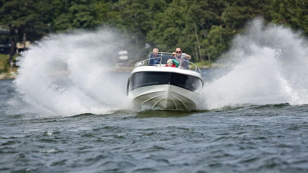 Suunnitelmat veneiden panemisesta verolle ovat saaneet suomalaiset poistamaan paattejaan rekisteristä kovaan tahtiin.