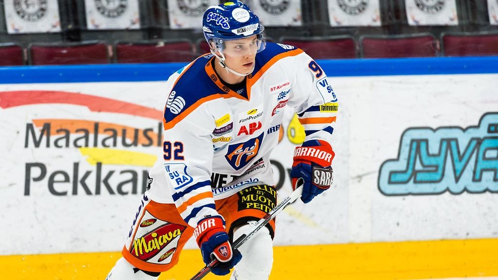 Sebastian Repo survoi Tapparan voittomaalin KalPaa vastaan. Arkistokuva.