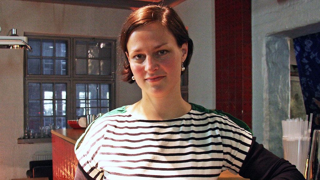 Helsingin herrassa näyttelevä Lotta Lehtikari.