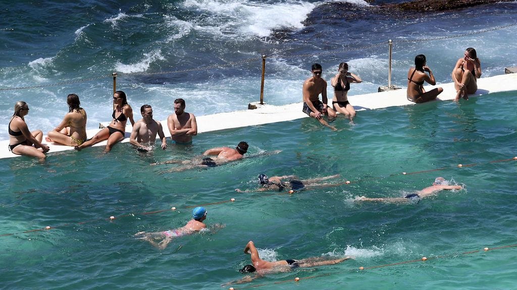 Jossain päin maailmaa paistatellaan helteessä. Tämä kuva on Sydneystä, jossa helleaalto puskee päälle, ja tästä kuusta saattaa tulla historian kuumin helmikuu.