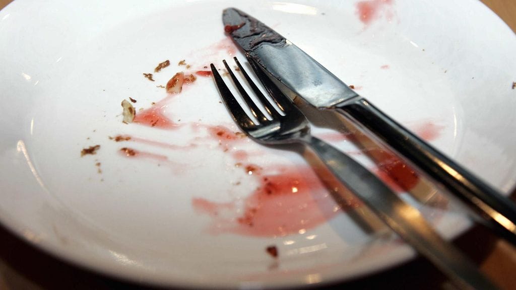 Aterioituaan mies ilmoitti, ettei hänellä ole aikomustakaan maksaa laskua. Kuvituskuva.