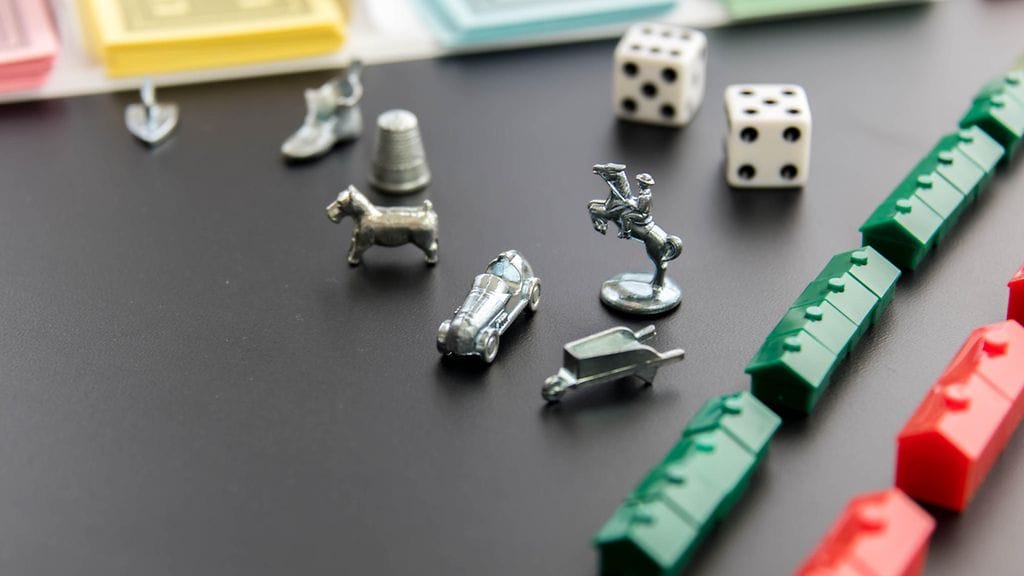 Sormustin poistuu pelinappuloiden joukosta.