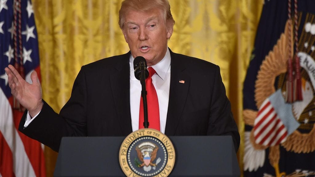 Uudessa asetuksessa kielto ei kuitenkaan koskisi green cardin haltijoita, jotka tulevat kieltoa koskevista maista.