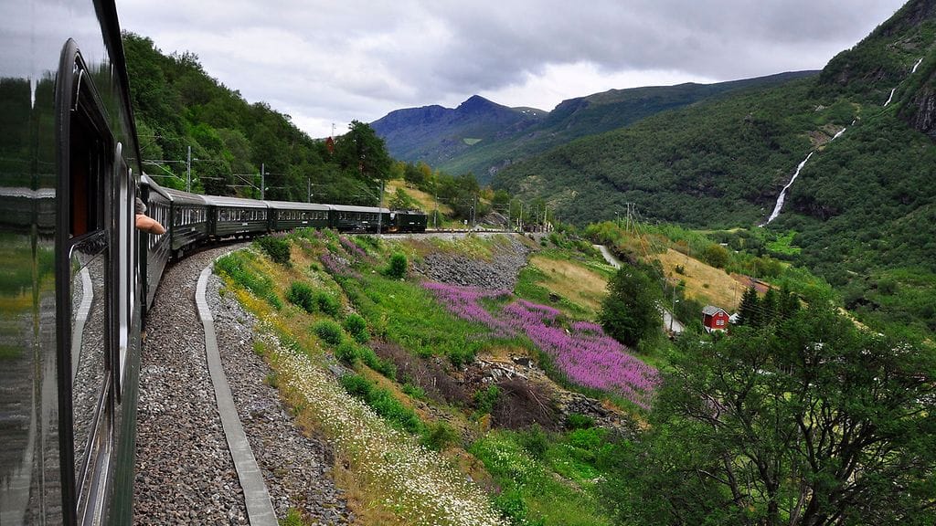 Junamatkalla voi ihastella muun muassa tällaisia maisemia.