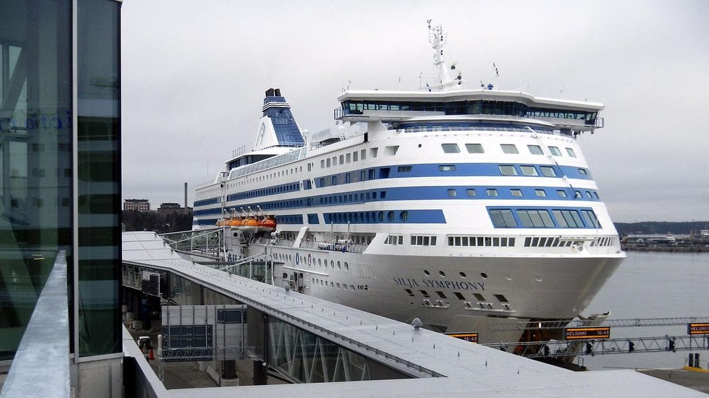 Lapset luovutettiin huoltajalle, kun hän oli selvin päin ja luvannut, ettei joisi enää laivamatkan aikana. Ruotsissa ehdittiin käydä vain syömässä.