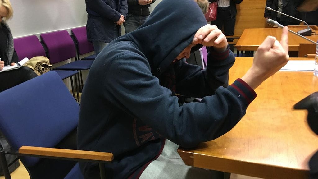 18-vuotias murhasyytetty vangitsemisoikeudenkäynnissä helmikuussa.