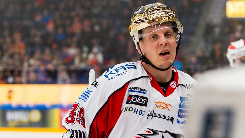 Ville Viitaluoma Vaasan Sportin peliväreissä.