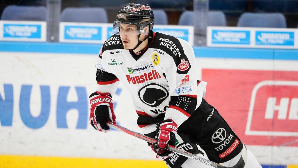 Ässien Jussi Makkonen teki Ilvestä vastaan ottelun ainoan maalin. Arkistokuva.