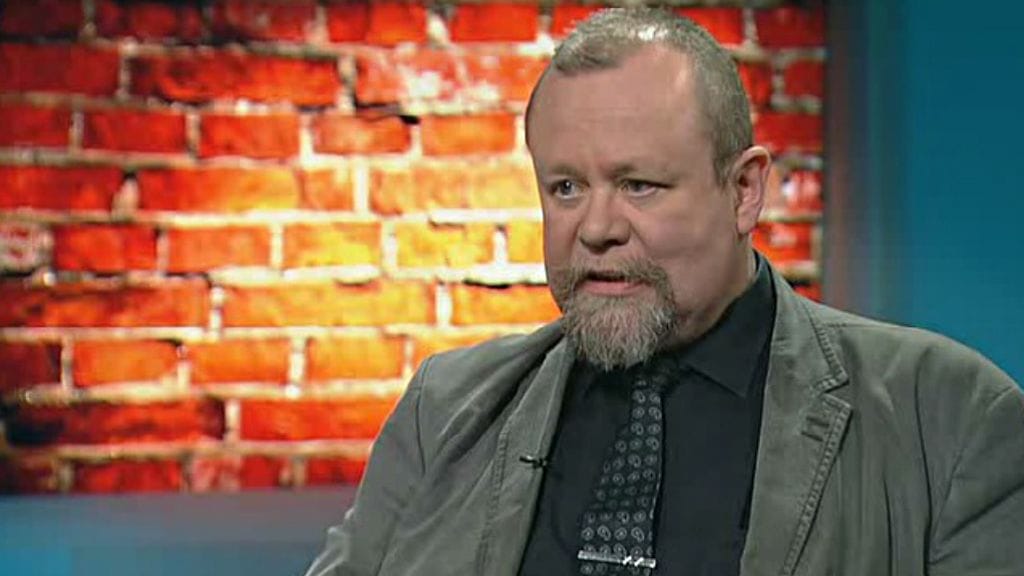 Ylilääkäri Hannu Lauerma korostaa turvallisen lapsuuden merkitystä.