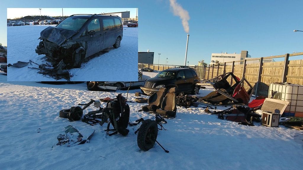Sastamalan tahallisessa kolarissa törmäyksen aiheuttanut Mercedeksen tila-auto vauroitui keulasta, kun mopoauto tuhoutui kokonaan.