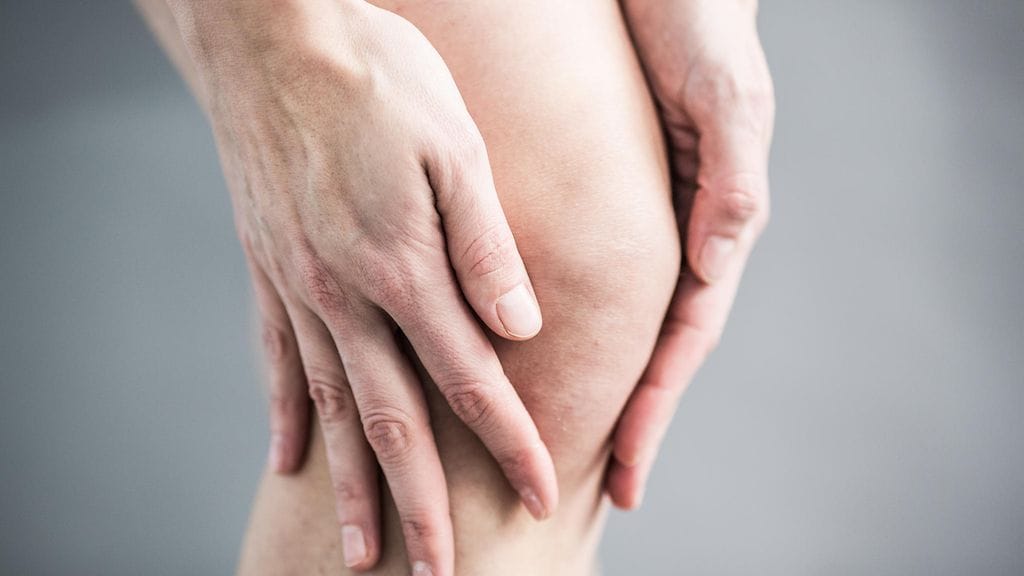 Internetissä tapahtuva harjoittelu auttoi polvikivusta kärsiviä. Kuvituskuva.