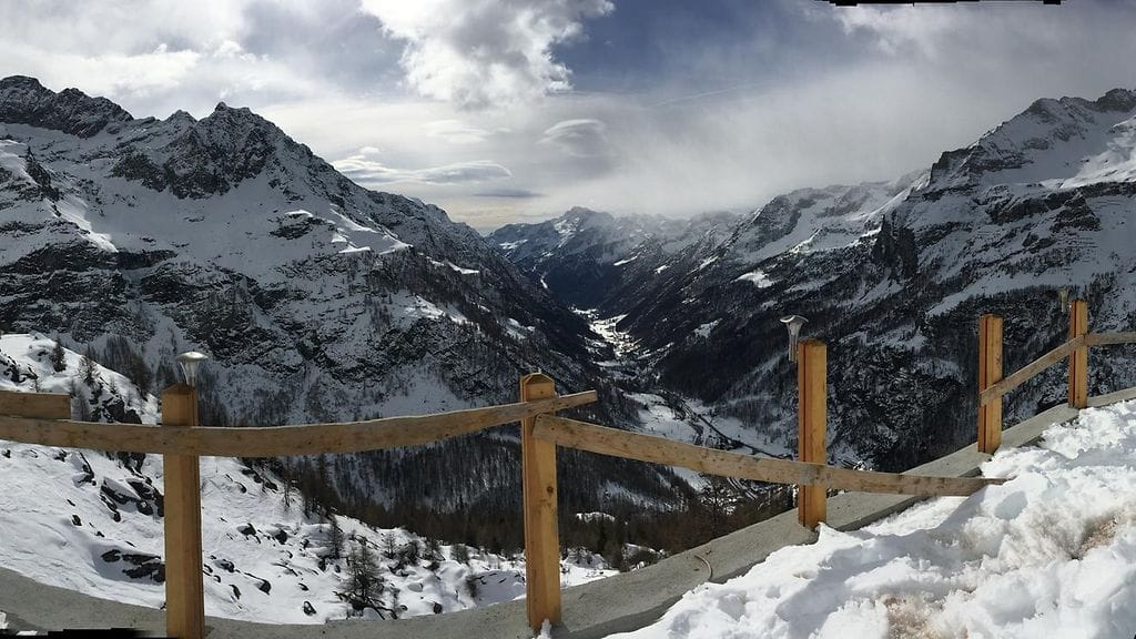 Onnettomuus tapahtui tällä alueella. Kuvassa näkyy Gressoney-La-Trinitén kylä. Lukijan kuva.