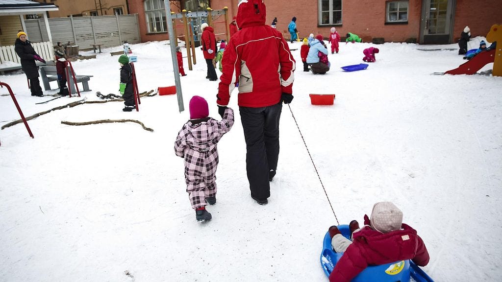 Pienet kunnat eri puolilla Suomea ovat päättäneet kokeilla maksutonta päivähoitoa.
