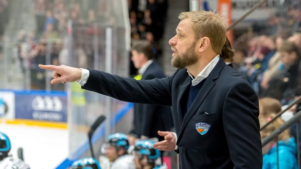 Petri Matikainen valmentaa Pelicansia.